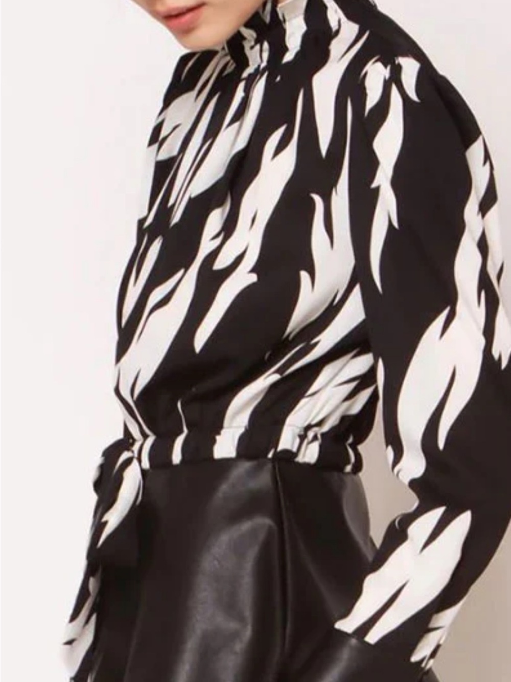 Gracia Black and White Abstract Tie-Waist Peplum Blouse - Picture 4 of 8